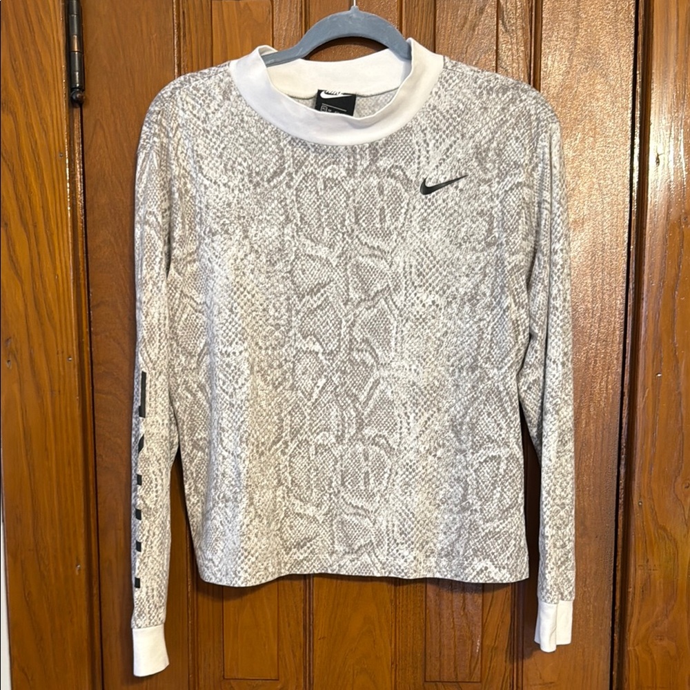 Nike Gray Graphic Long Sleeve top